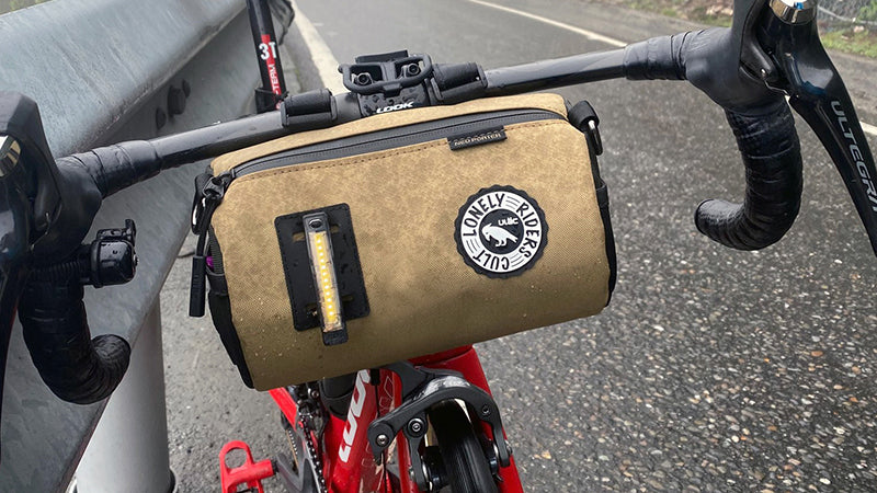 Смотреть видеообзор Сумка для велосипеда Ulac Coursier Handlebar Bag Black
